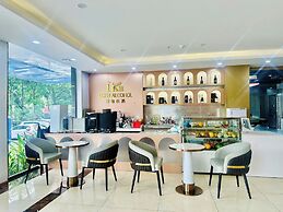 Crowne Plaza Hotel