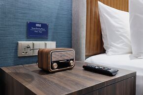 ASHLEY NEWAIR Menteng with Air Purifier