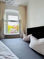 Peaceful 2BR Stay Well Connected