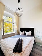 Peaceful 2BR Stay Well Connected
