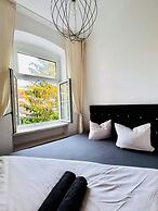 Peaceful 2BR Stay Well Connected
