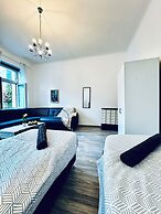 Peaceful 2BR Stay Well Connected