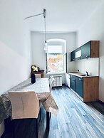 Peaceful 2BR Stay Well Connected
