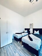 Peaceful 2BR Stay Well Connected