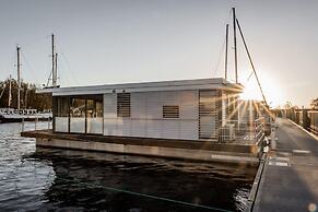 Spacious Houseboat in Peenemunde