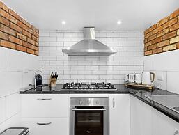 Spacious Home Near Urangan Beachfront
