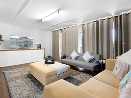 Spacious Home Near Urangan Beachfront