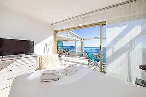 Bright Apartment With Terrace and Sea View