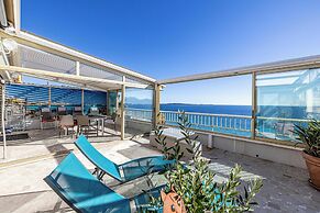 Bright Apartment With Terrace and Sea View