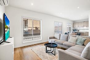 Bright 2-bed Flat With Balcony in Kensington