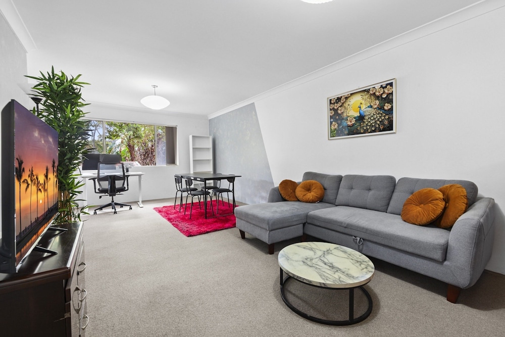 Bright Marrickville Flat With Balcony & Parking