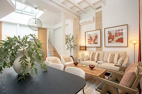 Cozy 3BD Duplex With Private Pool in Seville Center Gran Poder III