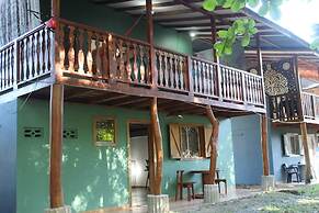 House Number 3 Pura Vida
