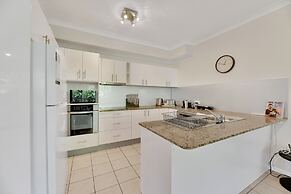 Tranquil 3-bed Unit With Lush Garden Views