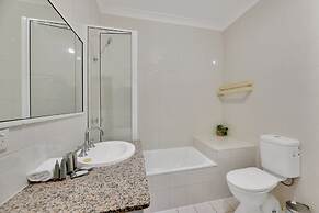 Tranquil 3-bed Unit With Lush Garden Views
