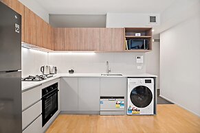 Modern, Renovated Apartment in Melbourne CBD