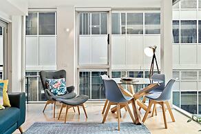 Modern, Renovated Apartment in Melbourne CBD
