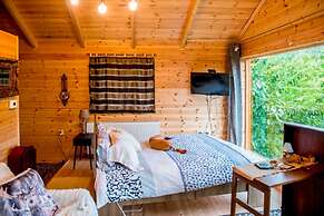 Kedra Village Getaway - Scenic Mountain Views