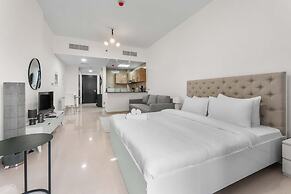 Stayshort - Chic Studio Apartment in JVC Sleeps 4
