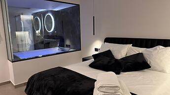 Coco Noir Luxury Villa