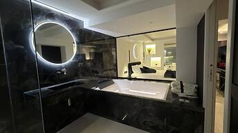 Coco Noir Luxury Villa