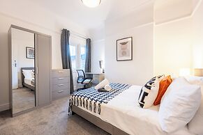 Spacious 4-Bedroom House with Garden