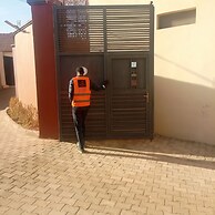 Sally Beach Hotel Yenne