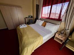 Sally Beach Hotel Yenne