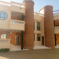 Sally Beach Hotel Yenne