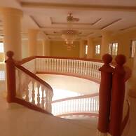 Sally Beach Hotel Yenne