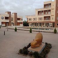 Sally Beach Hotel Yenne
