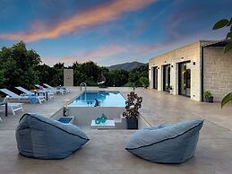 PanStel Luxury Villas - pools & jacuzzi
