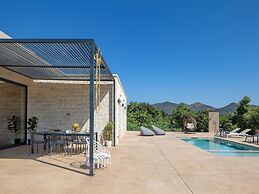 PanStel Luxury Villas - pools & jacuzzi