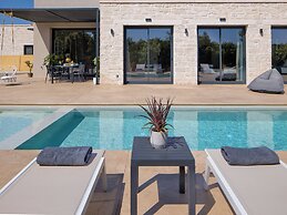 PanStel Luxury Villas - pools & jacuzzi