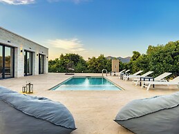 PanStel Luxury Villas - pools & jacuzzi