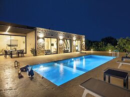 PanStel Luxury Villas - pools & jacuzzi