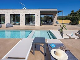 PanStel Luxury Villas - pools & jacuzzi