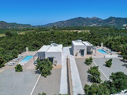PanStel Luxury Villas - pools & jacuzzi