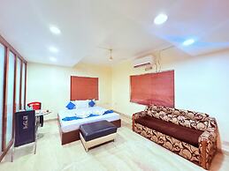 Hotel Park Prime with Swimming Pool