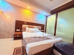 Hotel Park Prime with Swimming Pool