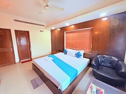 Hotel Park Prime with Swimming Pool