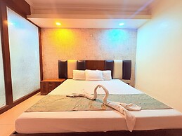 Hotel Park Prime with Swimming Pool