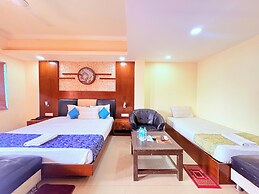 Hotel Park Prime with Swimming Pool
