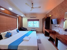 Hotel Park Prime with Swimming Pool