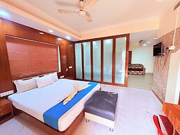 Hotel Park Prime with Swimming Pool