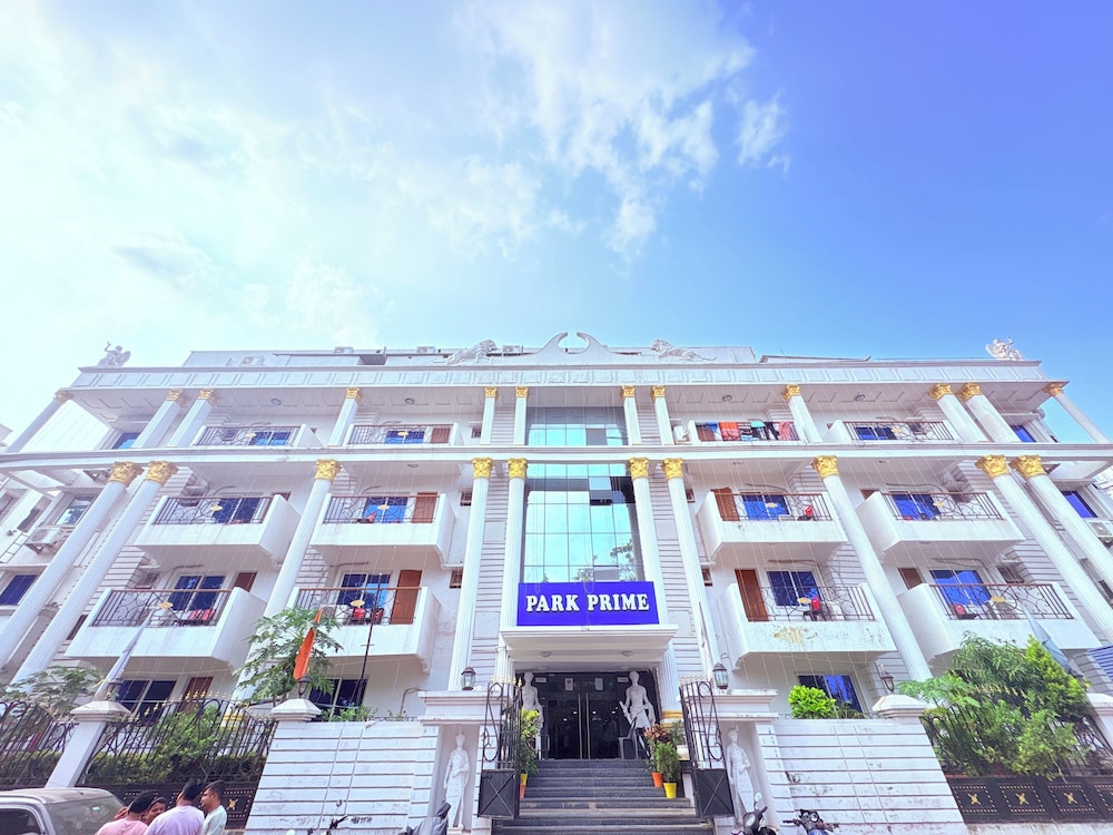 Hotel Park Prime with Swimming Pool