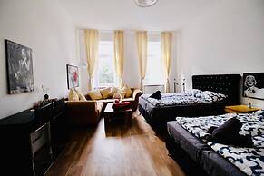 Cozy 2BR Apartment Near Augarten