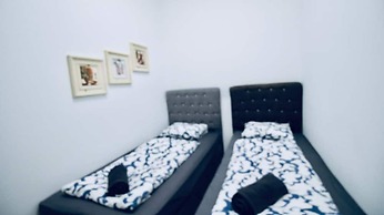 Cozy 2BR Apartment Near Augarten