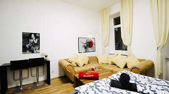 Cozy 2BR Apartment Near Augarten