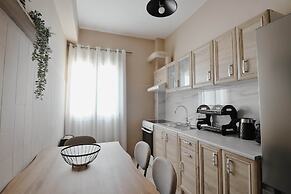 Citylight Apartment by Corfuescapes